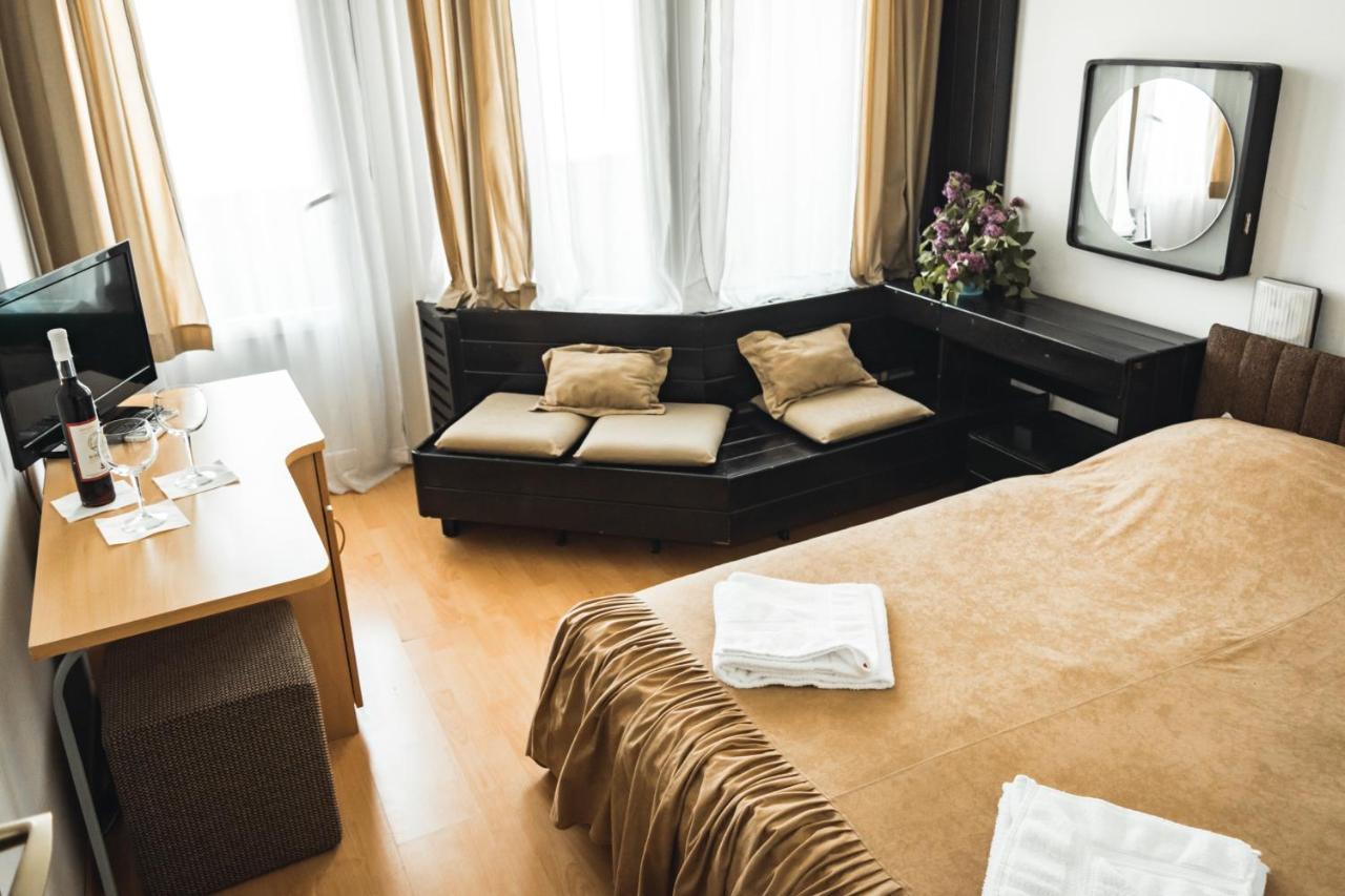 Hotel Lepenski Vir ドニー・ミラノヴァツ エクステリア 写真